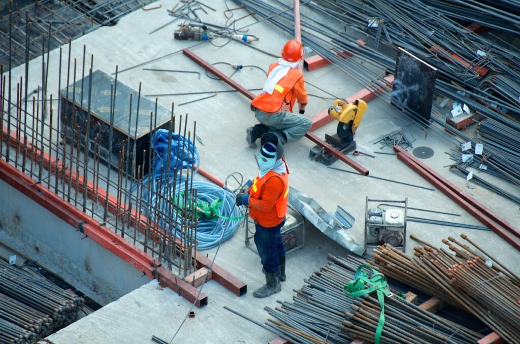 Gestão de riscos em obras de construção civil conforme PGR e NR-18