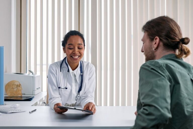 Prontuário Médico Eletrônico Ocupacional: O Que É, Obrigatoriedade Legal e Como Digitalizar com Segurança